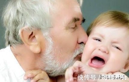 手臂|宝宝出生后不满6个月,家长再爱孩子,也别对他做4件事!