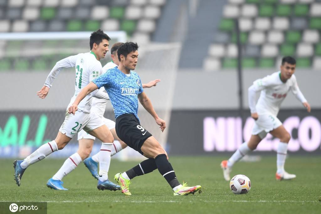 右脚|参加附加赛!中超:大连人4-1青岛 单欢欢双响拉尔森破门