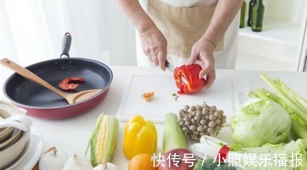 便秘|老年人常见3种类型慢性便秘,从这2点入手,助你告别排便痛苦