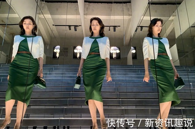 tips 央视女主持刘芳菲真有雅兴,穿白裙戴礼帽逛酒吧,侧颜红唇太惊艳!