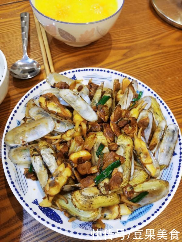 快手|简单快手又下饭的酱汁蛏子吃起来那叫一个香