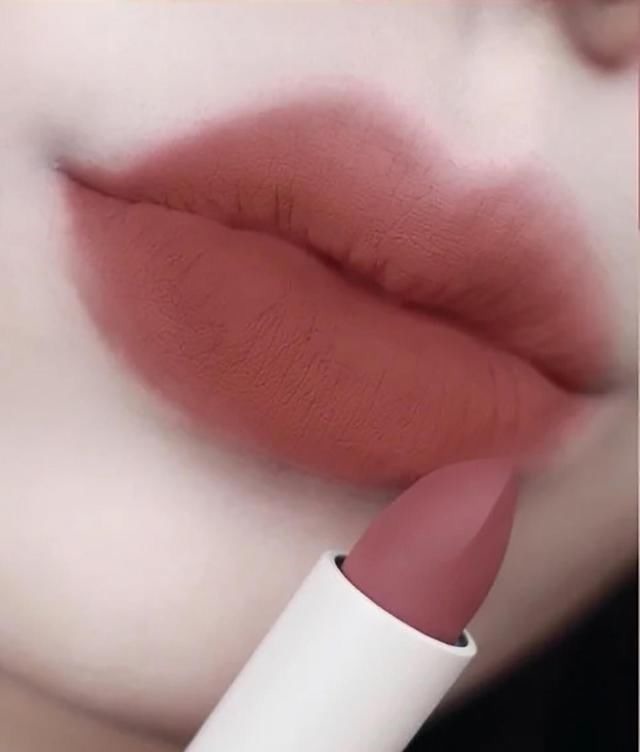 色号 黄皮女人挑口红也太难了吧?别急,送你5个色号,显白耐看又显贵