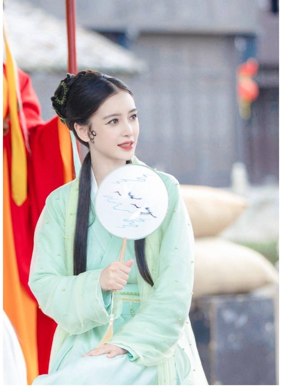 海绵|黄晓明带儿子回青岛看家人,angelababy依然缺席,婚姻状态是个谜