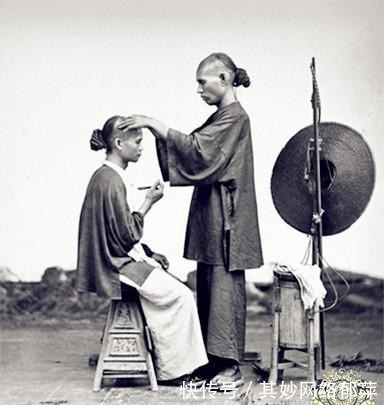 发廊|“发廊”的变迁老照片:图一是清朝理发店,图九是三个美女理发师