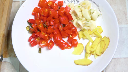 解馋|黄骨鱼怎么做才好吃？30年老阿姨教我拿手绝活，营养好吃又解馋