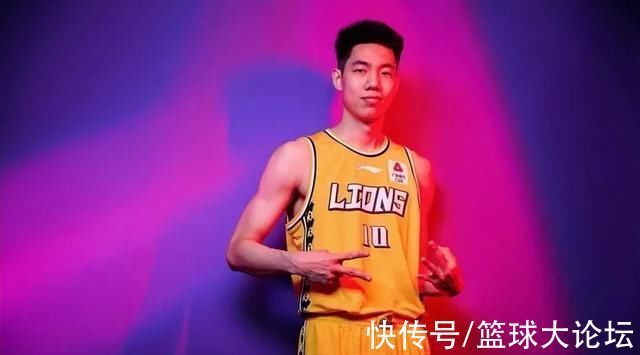 上场|隔着就是砸!好久没在CBA看到这么残暴的一幕了!