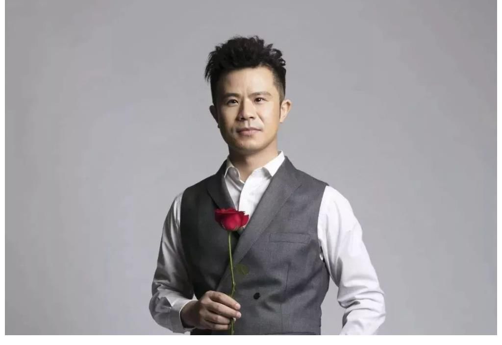 4個制片人，16個導演，數十個演員，陣容搞得很大，一看名單：這都啥？