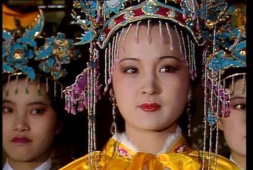 贾元春省亲的时候,下午一点多就吃晚饭,宫中的规矩为啥这么怪?