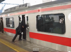 |搞笑GIF趣图:车头一翘,阎王发笑