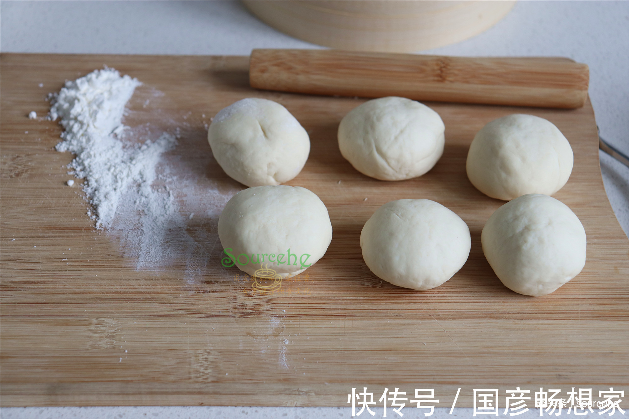 过年放假,早餐别买了,自己做包子,蓬松香软不塌陷,皮薄肉香