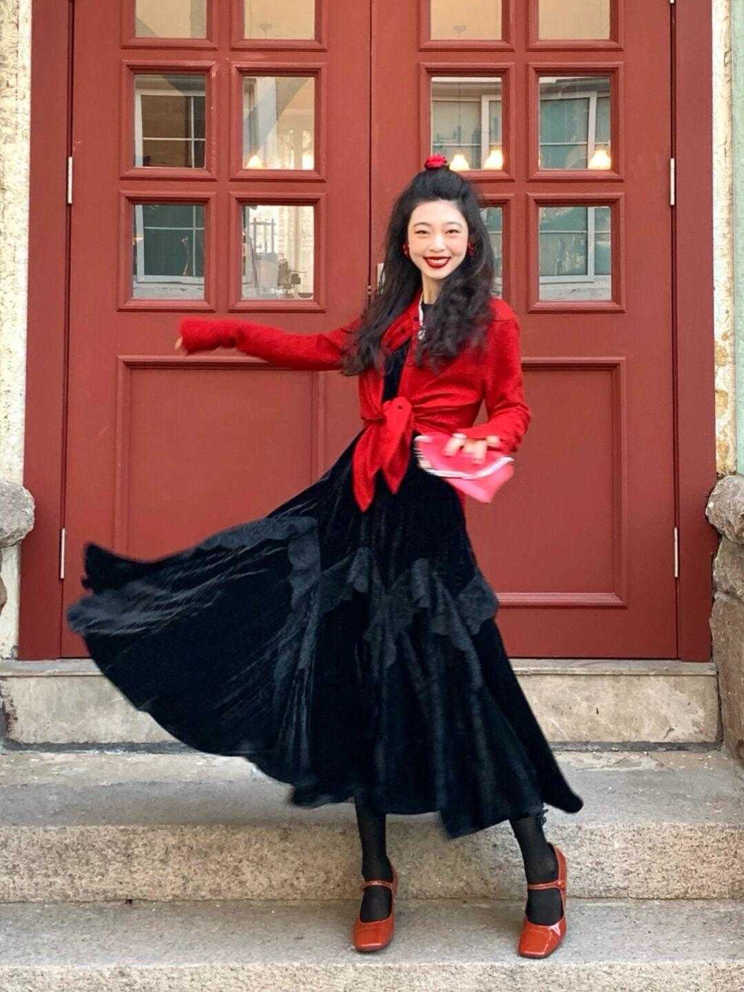 黑丝 出门聚会怎么穿?这四款心机造型,时髦个性又有腔调,咋穿都出彩