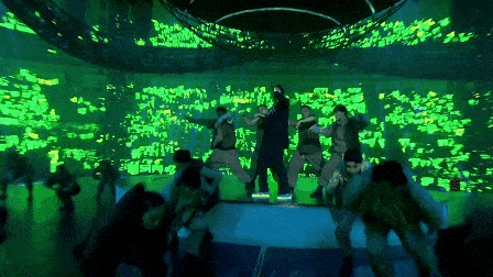 王一博|王一博高奢大咖秀，小香风点燃一片绿海，杀疯了