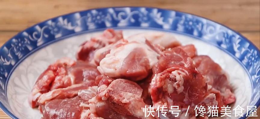 饭店|粤式香芋蒸排骨这么做,比饭店还好吃,软糯鲜香不油腻
