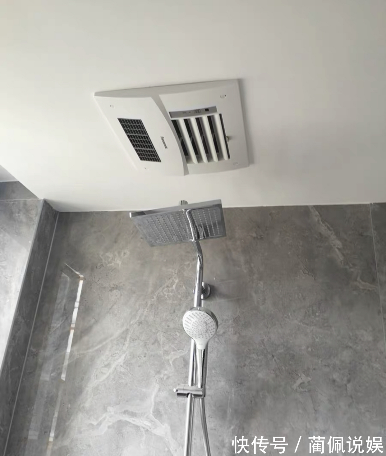 拖鞋架|这10种卫浴用品，早该拉入家用“黑名单”，该换就换了吧！