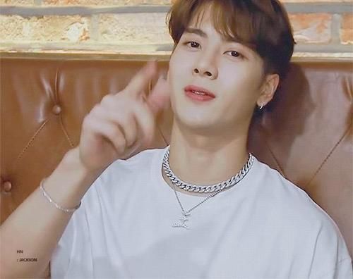 披荊斬棘的哥哥|盤點(diǎn)那些社交牛逼癥明星，陳小春最羨慕的竟然是他？！