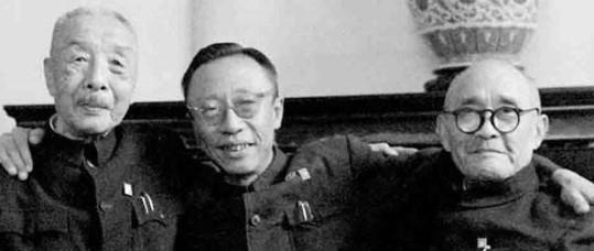 胡闹|下班坐公交被喊皇上,群臣三叩九拜,溥仪呵斥胡闹!