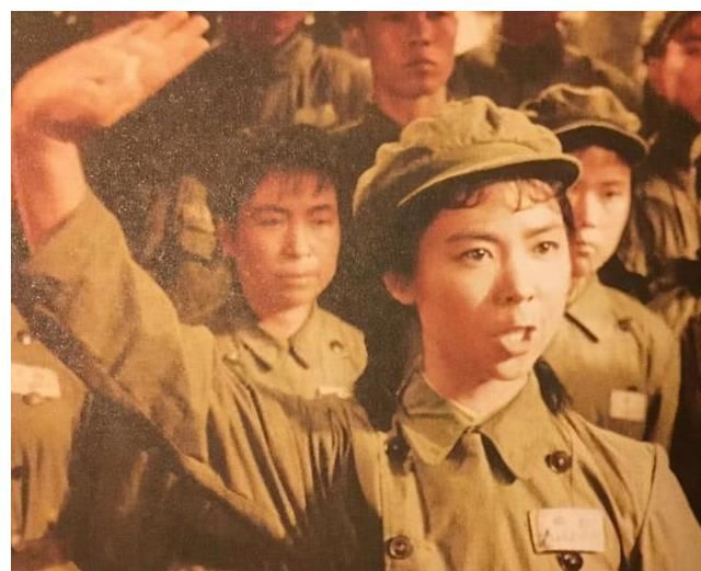 战俘|上甘岭战场唯一女兵，曾审讯美军战俘，两人后在美国餐馆偶遇