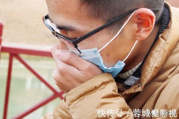 肺癌|肺癌不疼不痒,发现就中晚期?医生:手上出现这2种标记,别大意