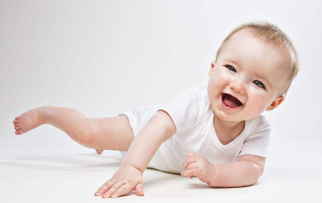 判断|如何判断宝宝发育迟缓主要看四个标准