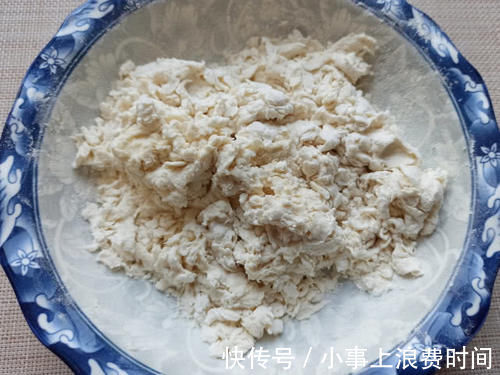 发面|面粉新吃法，无需发面，开水一烫就搞定，个个鼓大泡，比油条还香