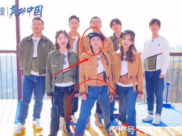 跑男|同是迈腿唱歌，看清baby与李一桐的站姿，女汉子女神的区别很明显