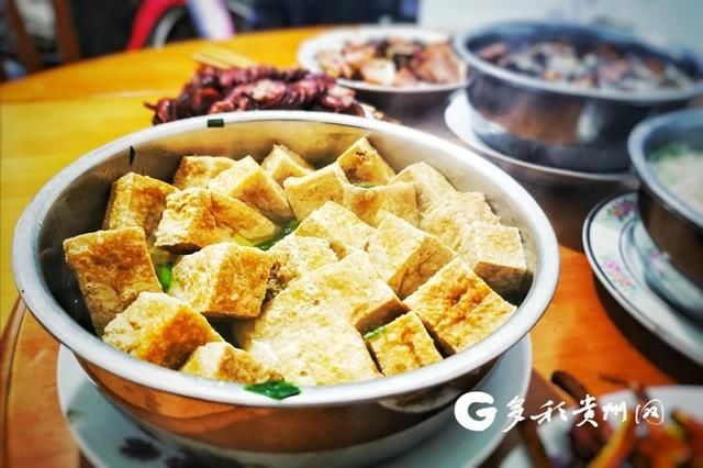  我家年夜饭的“钉子户”有点多