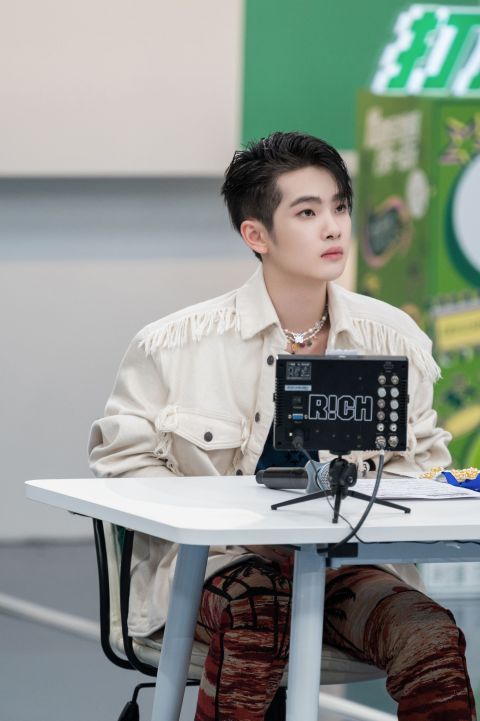 r专访周震南：单飞后上台感觉空空的，被质疑不会影响决心