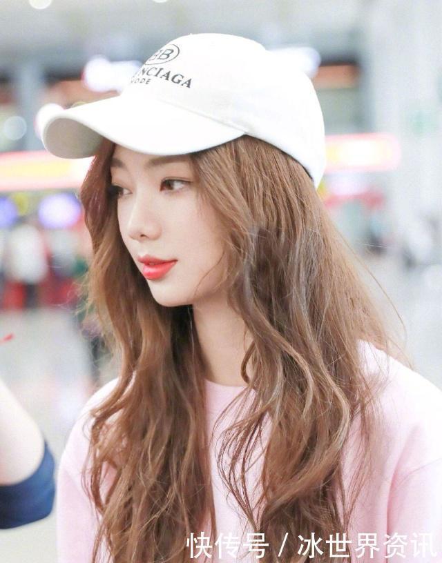 李紫婷|李紫婷精心打扮,却被一个小细节毁所有,为造型穿长袖卫衣不怕热