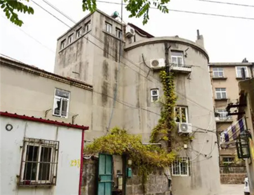 暖气|五代人住日军炮楼50多年,墙壁厚72厘米,光装暖气就花了10多年