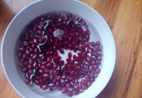 以前红豆只知道煮粥，自从做了次早餐，我家每月8斤红豆不够吃