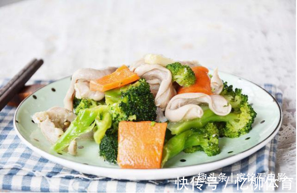 美食|美食推荐：西红柿打卤面、培根鸡蛋派、南瓜炖小鸡、西兰花炒猪肚