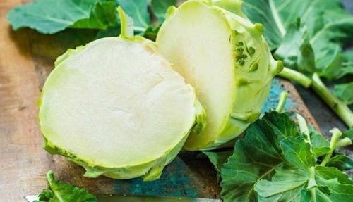 女性不想早衰，不妨吃以下食物，延缓衰老，清理血管，越活越年轻