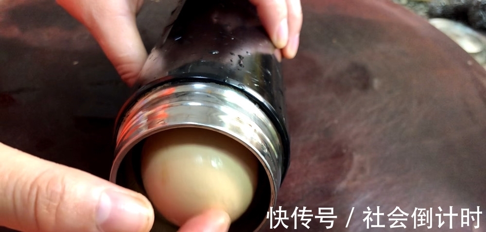 窍门|60岁老保姆教我一个煮鸡蛋的窍门，不用锅不用电，真的太厉害了
