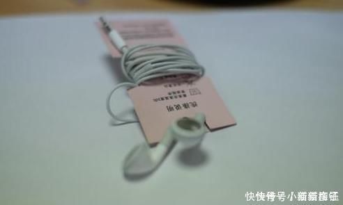 衣服上的“吊牌”别再乱扔了,放在家里妙用很多,后悔知道晚了