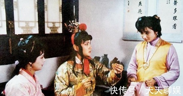 贾母!薛宝钗当着贾宝玉面至少做了三件丑事,导致贾母忍无可忍当众发飙