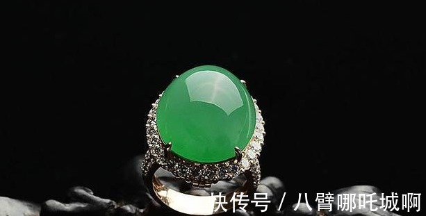 翡翠 翡翠戒指种类较多,如何挑选适合自己的戒指了解后恍然大悟!