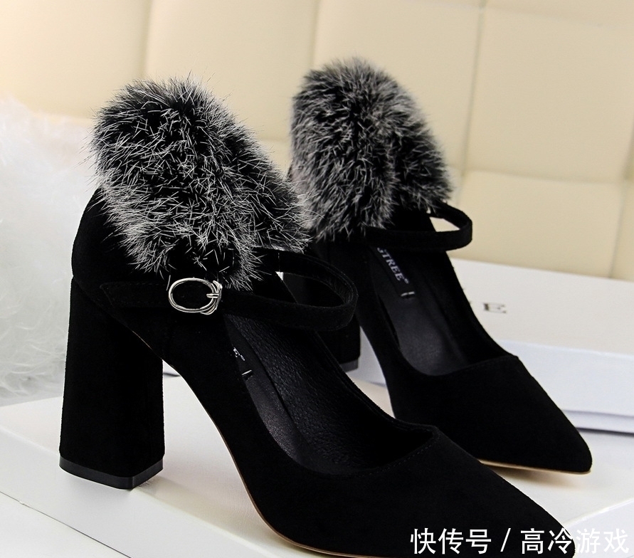 女人身材丰满,就要穿这种高跟鞋,性感妩媚,显高显瘦,贼美