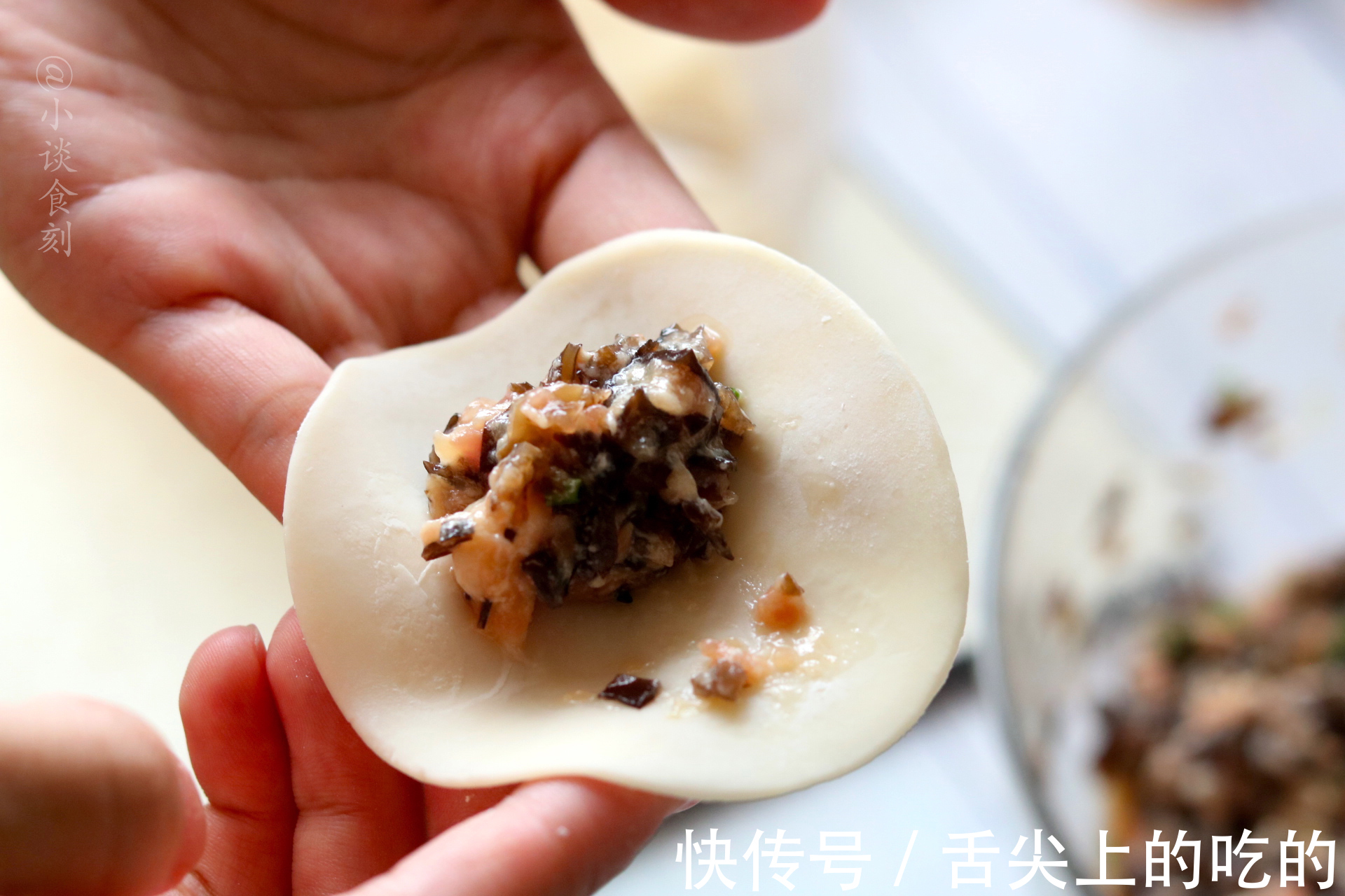 饺子|立秋将至，包饺子别用韭菜了，用此菜，滑嫩鲜美，比韭菜馅好吃