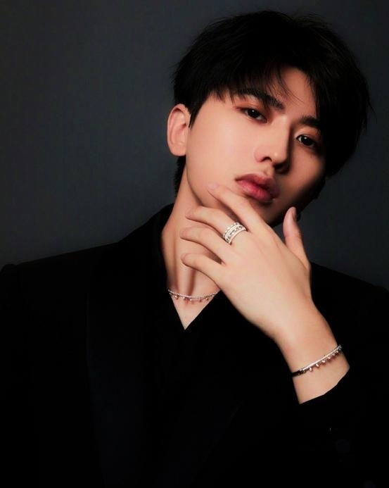 蔡徐坤肖战官宣同个节目,看到宣传方式,谁是顶流已心知肚明