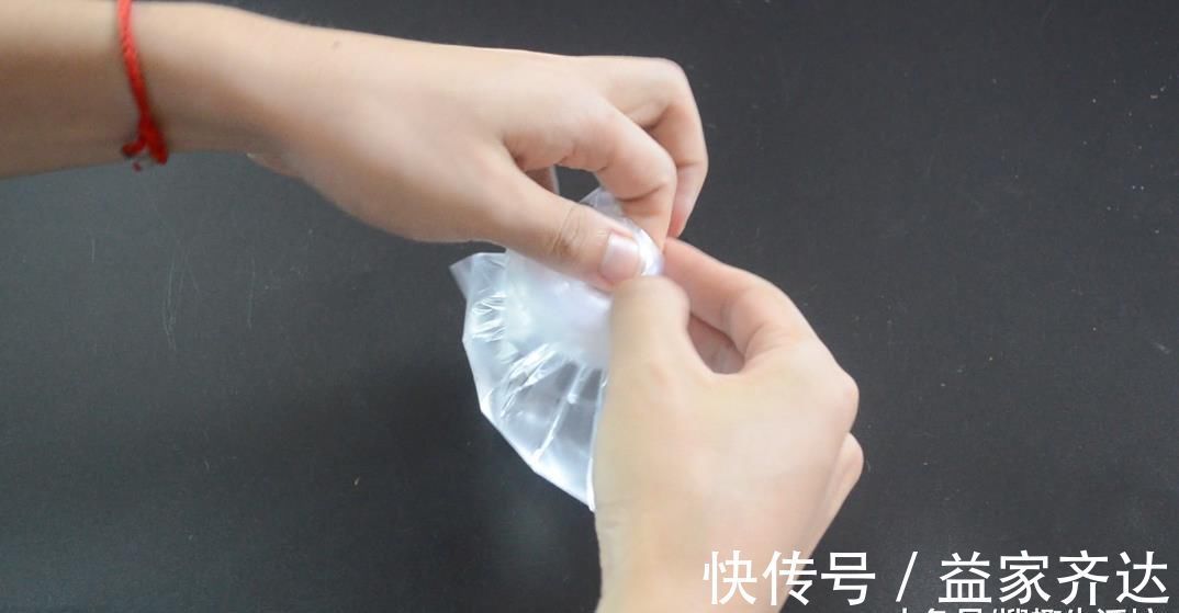 花草|花盆上放一个塑料袋, 没想到还有这个妙用, 看完这招你会感谢我的