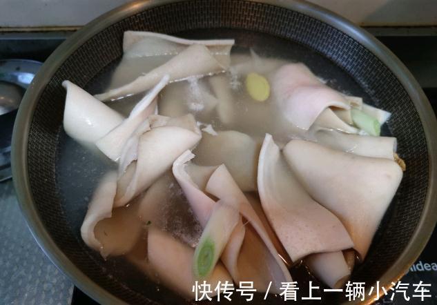 猪皮冻最忌直接煮，难怪不好吃！做好2个关键，爽滑透亮，特别香