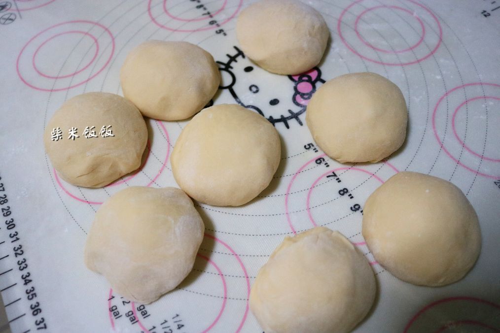 做成|1碗面粉,2个鸡蛋,做成的小饼外酥里软,比面包还好吃