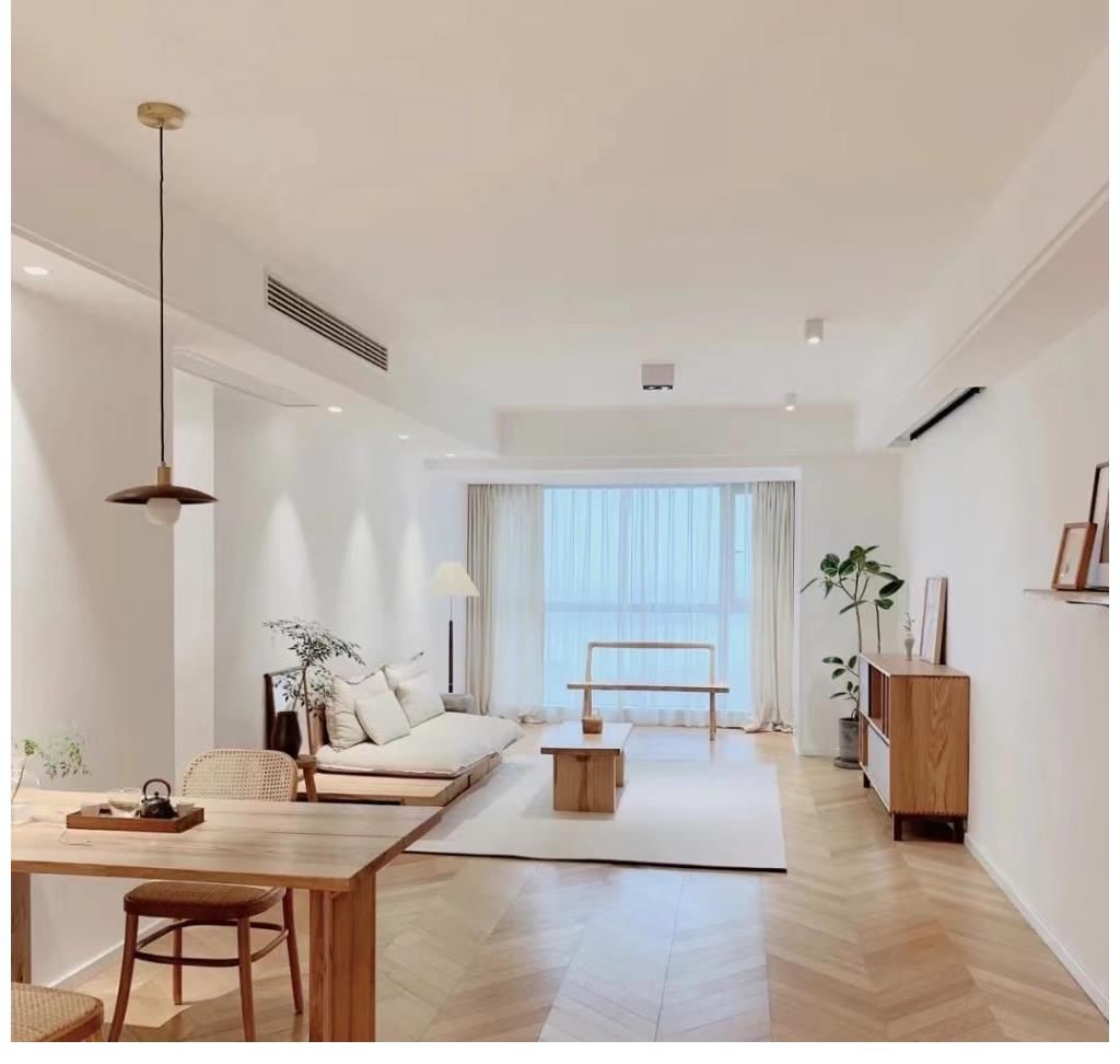 次卧|98㎡原木风新居,大白墙搭配原木家具,朋友来家做客都说像大平层