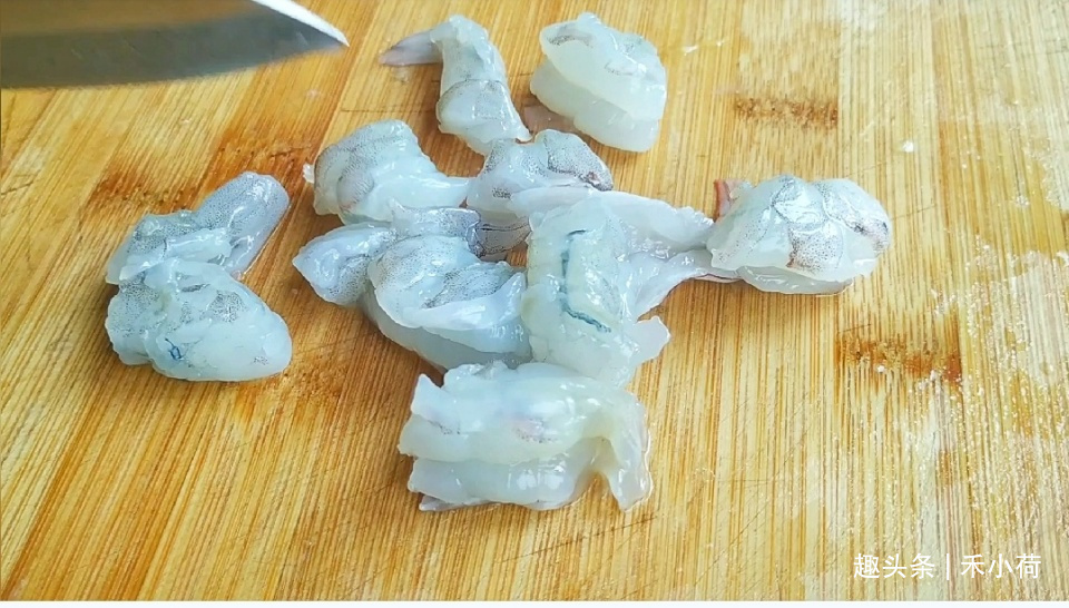 早餐剩根油条，晚餐花上几分钟用它做菜，网友看着有食欲