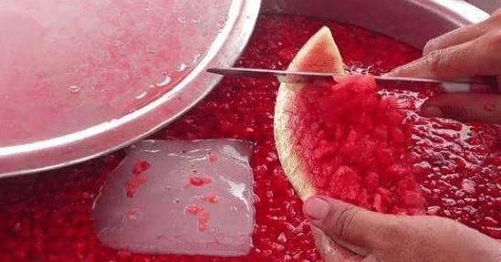 方式|世界各国吃西瓜的方式相差真大,韩国精致,迪拜人的吃法“绝了”