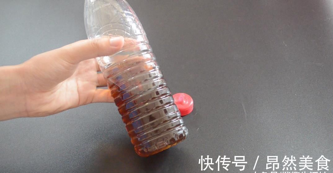 瓶盖上面戳一个洞, 没想到作用这么大, 看完你会感谢我的