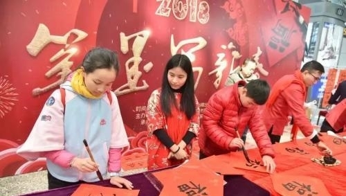 下联@才女出上联:“朝朝暮暮,进进出出”,书生对出下联让才女红了脸