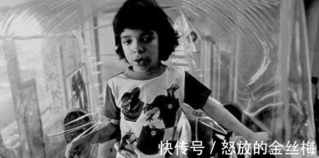 菲利普|“泡泡男孩”：12岁才走出隔离罩，在死亡前才首次触摸到妈妈