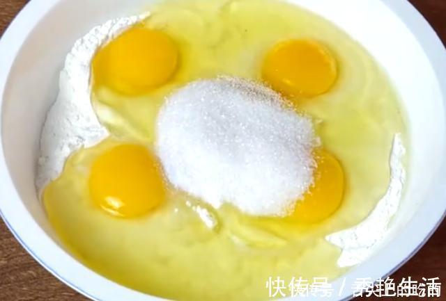 1斤面粉加4个鸡蛋,你最想不到的做法,比馒头简单,比馅饼好吃