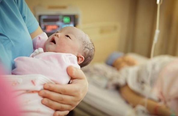 女学生|女学生怀孕9个月引产，医生苦劝2小时，孕妇我说打掉就打掉